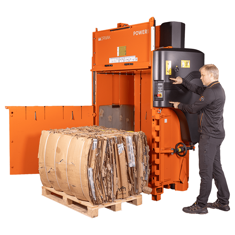 ORWAK POWER 3420 – Ballen wird seitlich aus der Ballenpresse entnommen