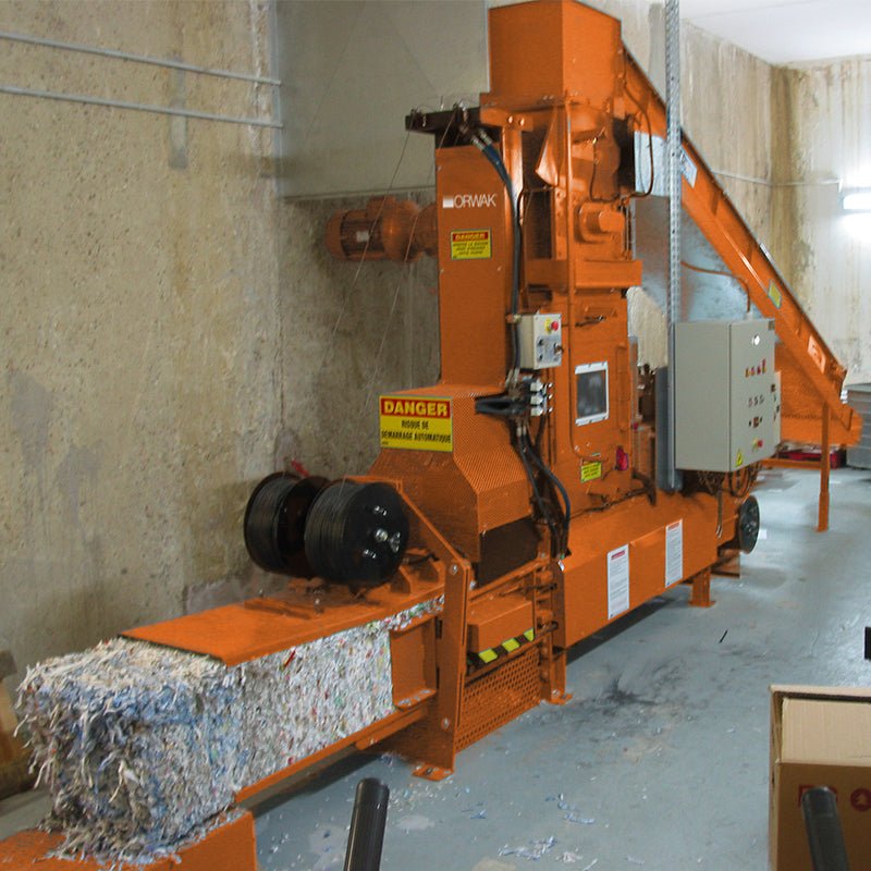 ORWAK HORIZONTAL 2050 AT – Ballenauswurf von Papier nach Pressvorgang