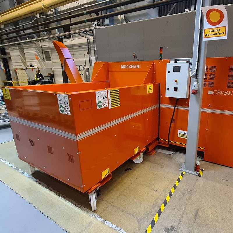 ORWAK BRICKMAN 2000C – Lageransicht Brikettenpresse in orange