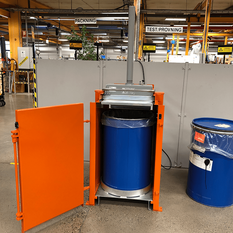 ORWAK FLEX 5030-NHD – Offene Tür mit Mülltonne